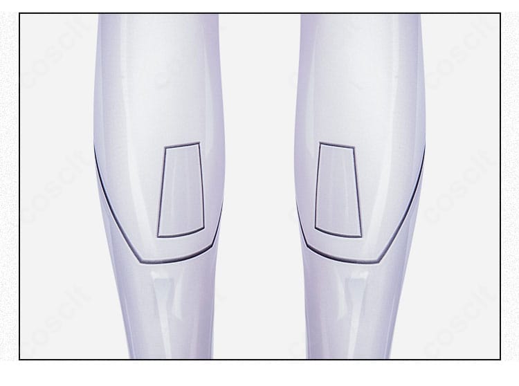 太もも背面のディテール。脚線を美しく見せる切り替え位置を示す綾波レイ衣装の小腿部近接。