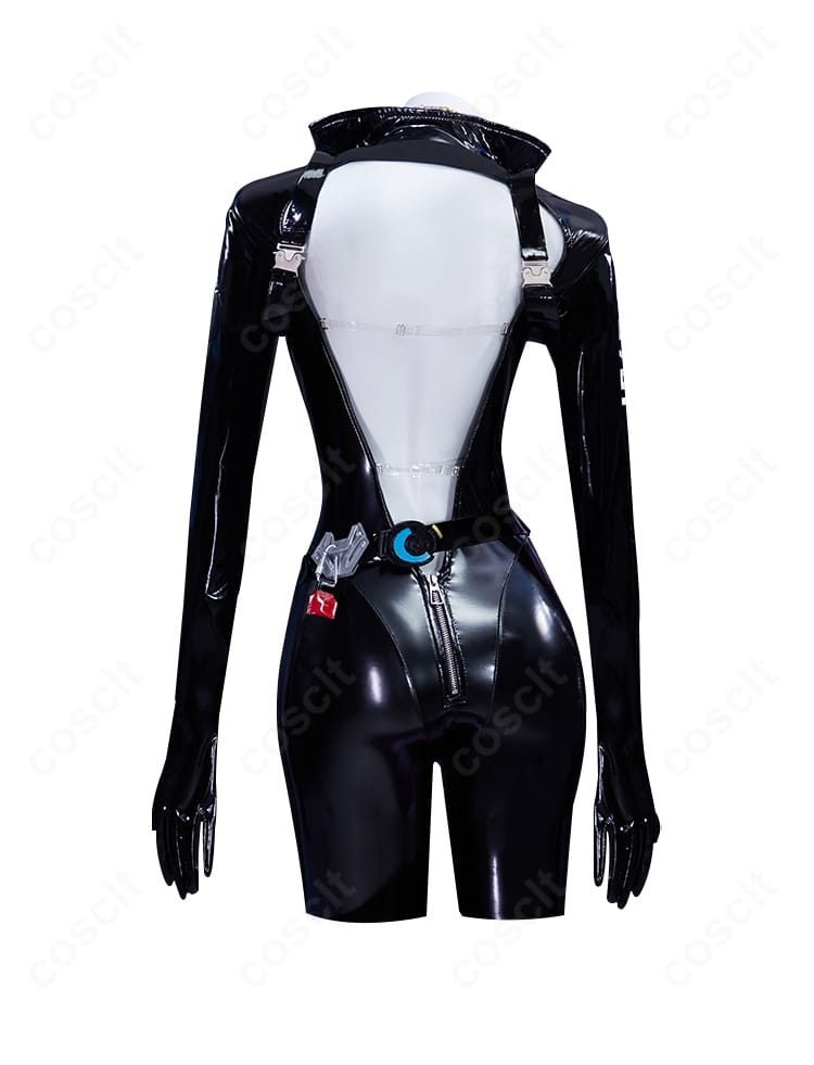 商品背面図。背中の裁ち切りラインと装飾配置、ヒップ〜背面のシルエットが分かる画像。