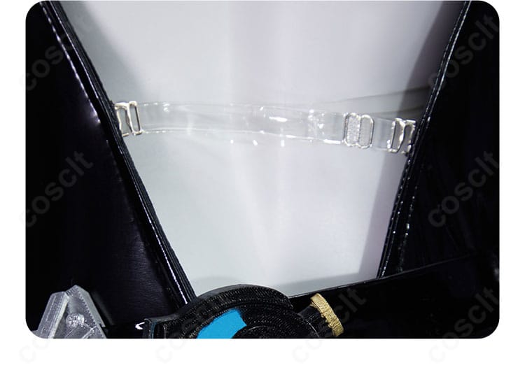 背面装飾のアップ。背中の意匠や留め具位置、ライン取りを示すディテール画像。