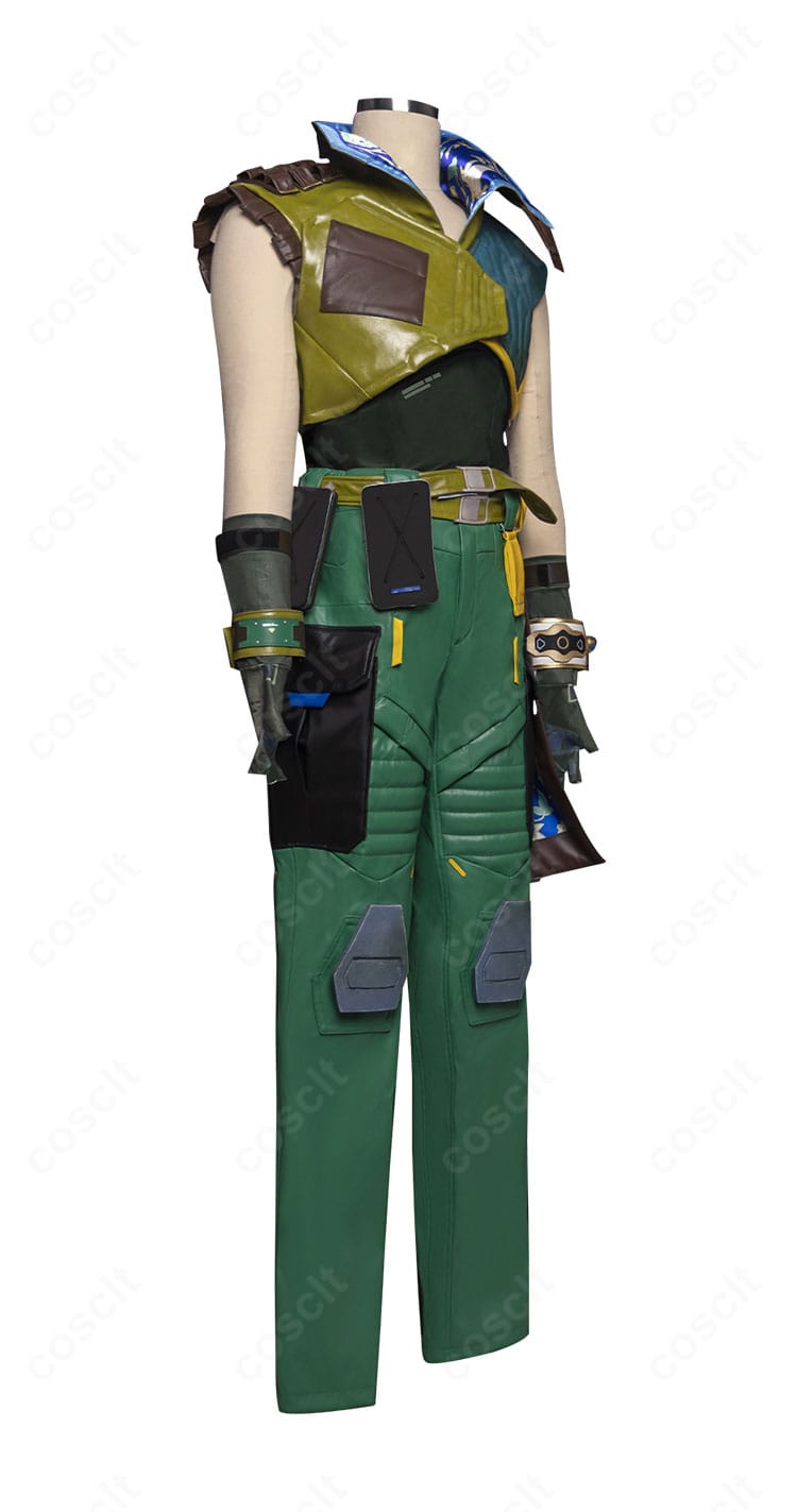 ハーバー衣装の側面ビュー。ベルトや腰飾りの配置、パンツのラインなど立体的な造形を確認できる。