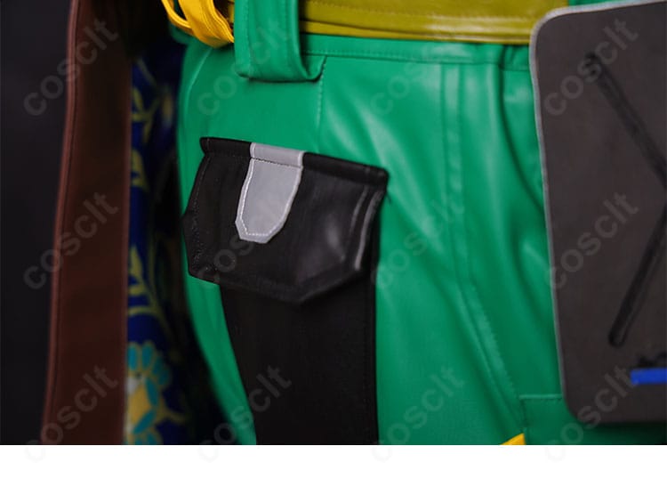 パンツポケット周辺のディテール。ポケット口の形状と補強ステッチを再現。