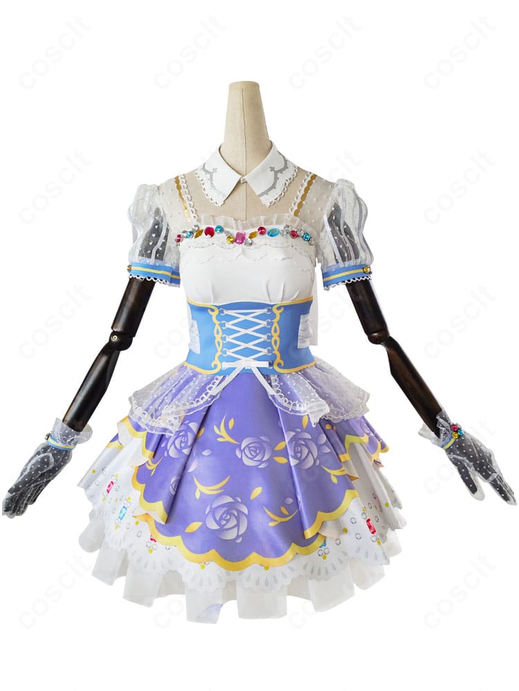 小泉花陽 ロイヤルプリンセス編 コスプレ衣装の正面全体。上品な配色とウエストライン、スカートの広がりが分かる撮影。