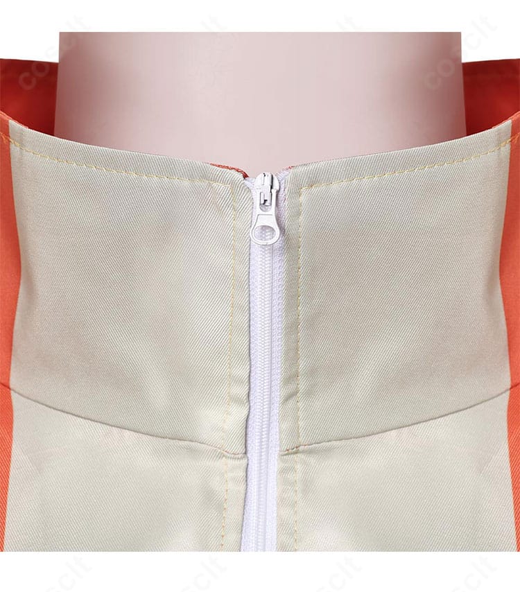 襟元の装飾アップ。円城寺仁(ジジ)コスプレ衣装の襟に施された刺繍と丁寧な縁取り。