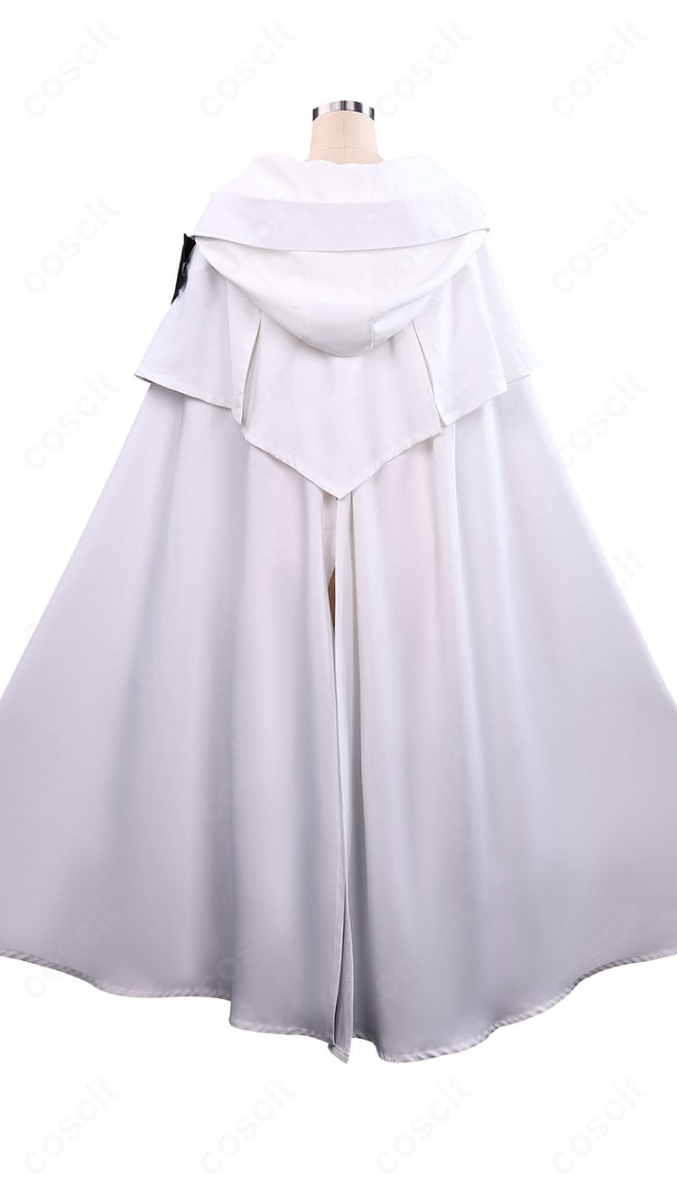 終わりのセラフ 百夜ミカエラ コスプレ衣装の背面。マントの落ち感と後ろ姿のラインがわかる360度再現の一枚