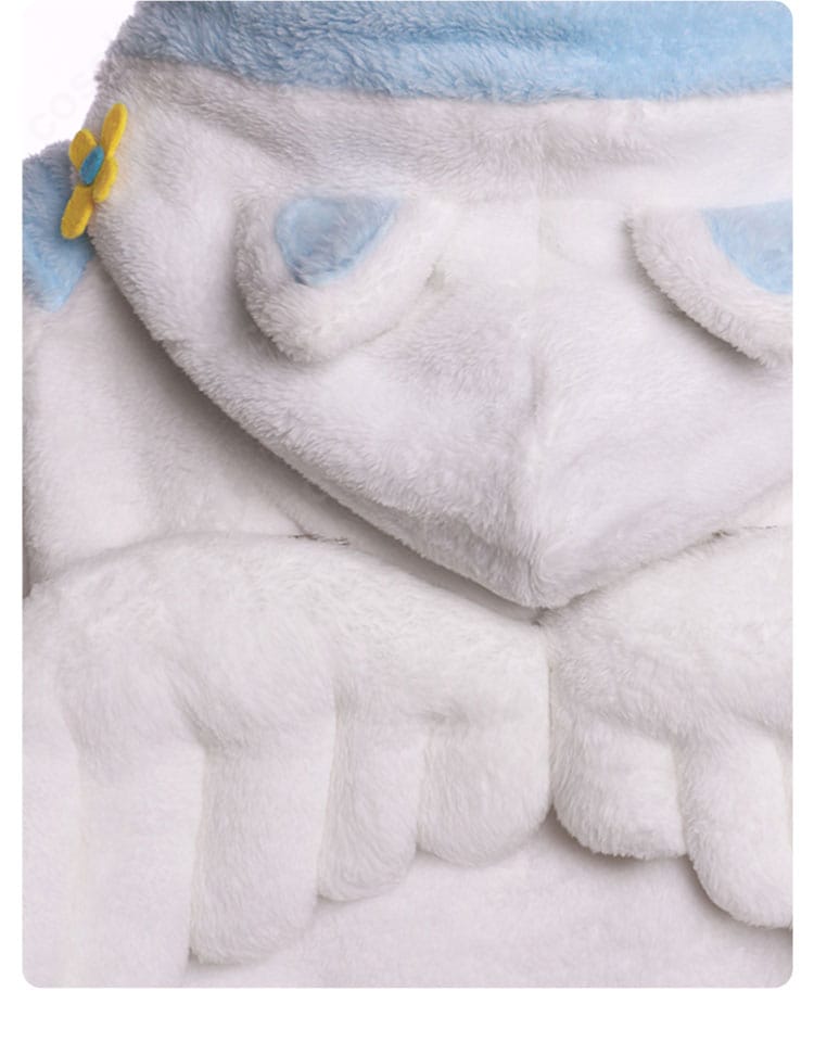 帽子風アクセと背面装飾の組み合わせで宇宙夢想家らしさを示すディテール