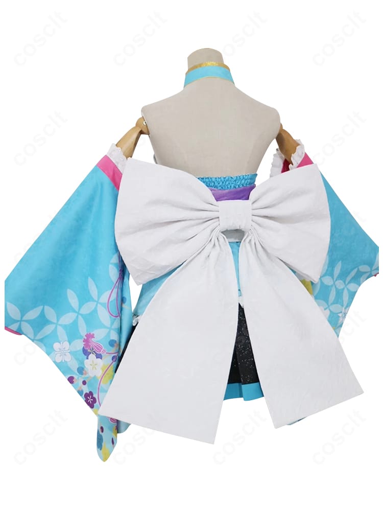 初音ミク 和バニー コスプレ衣装の背面。大きな蝶結びと背中のシルエットが見える写真