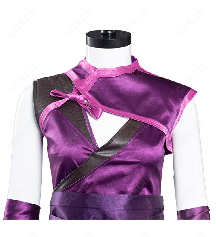 ミレーナ(MK11)衣装の装飾ディテール。コルセットベルトの縫製と刺繍、リストバンドの質感が見える接写