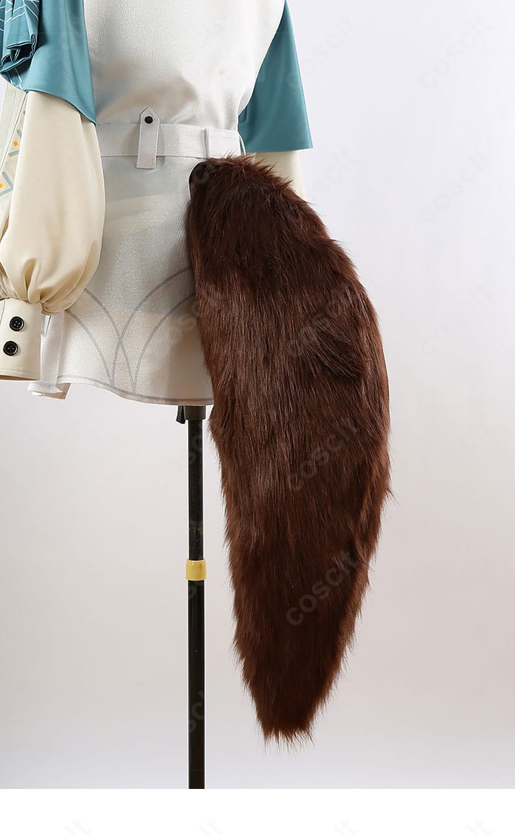 尻尾装飾のディテール。ボリューム感と取り付け構造、揺れ感の表情が分かるアップ