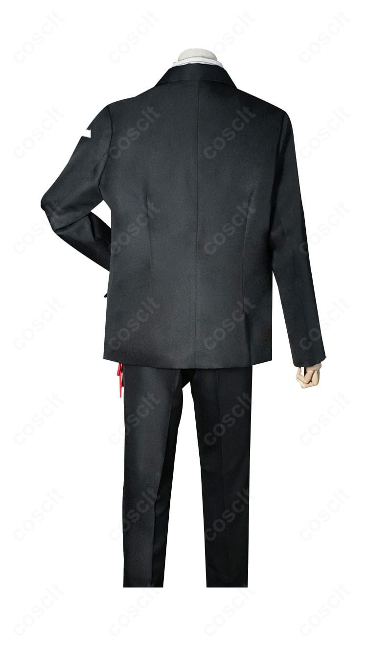 背面写真。背中の切替と裾のライン、背面装飾の配置が分かるデザイン表現。