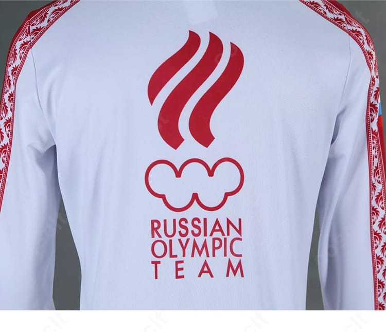 ヴィクトル・ニキフォロフ衣装の背面下部ディテール。裾の処理とパネル切り替え、生地の落ち感を示す画像。