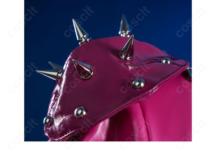 納棺師コスプレ衣装の右肩鎧風装飾。立体パーツと固定方法が分かるディテール写真。