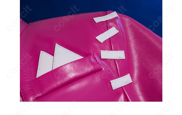 納棺師コスプレ衣装の左肩装飾。左右非対称デザインの質感と縫い付けが分かるアップ。