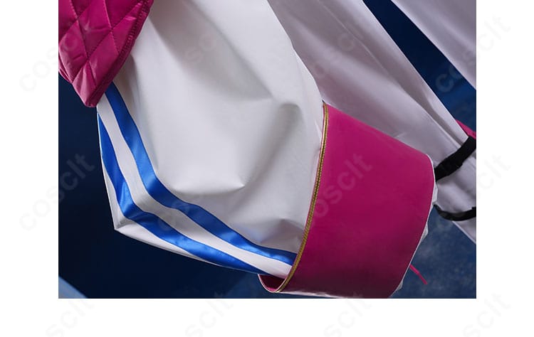 納棺師コスプレ衣装 外套袖口の装飾。刺繍とカフの仕立てを映した近接写真。