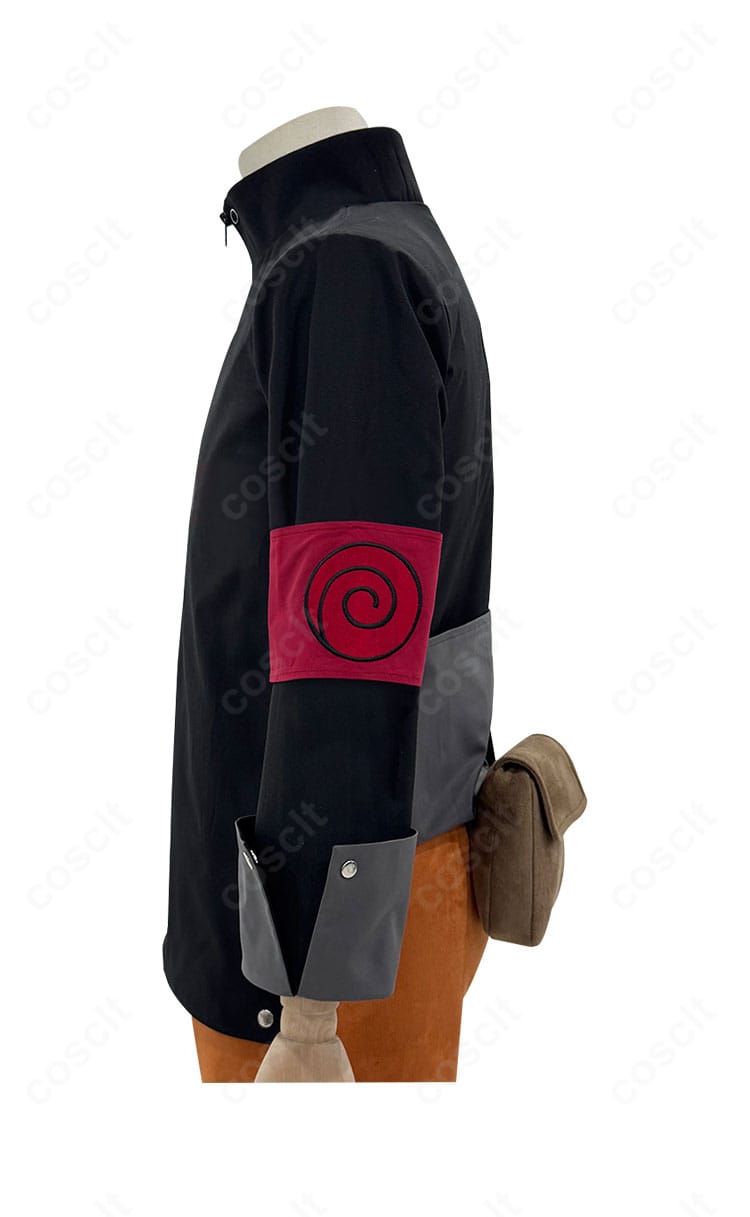 うずまきナルト コスプレ衣装の左袖アップ。うずまき紋の刺繍と縫製の仕上げを示すディテール画像。