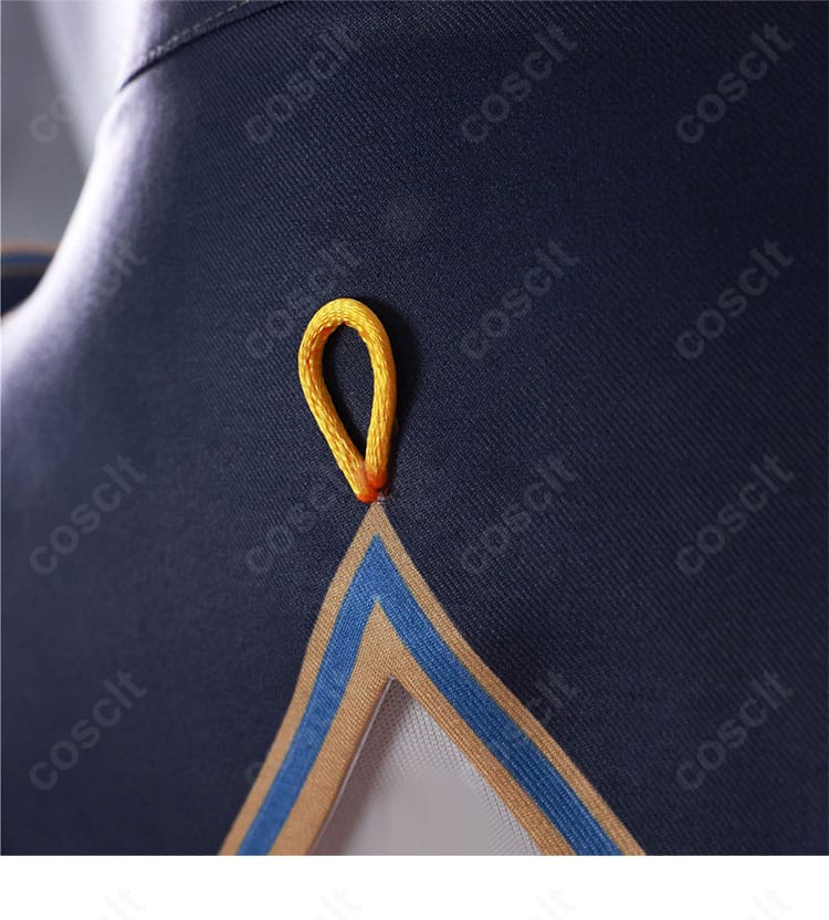 背面ヨーク付近の詳細。背面の切替ラインと装飾位置がわかる写真。