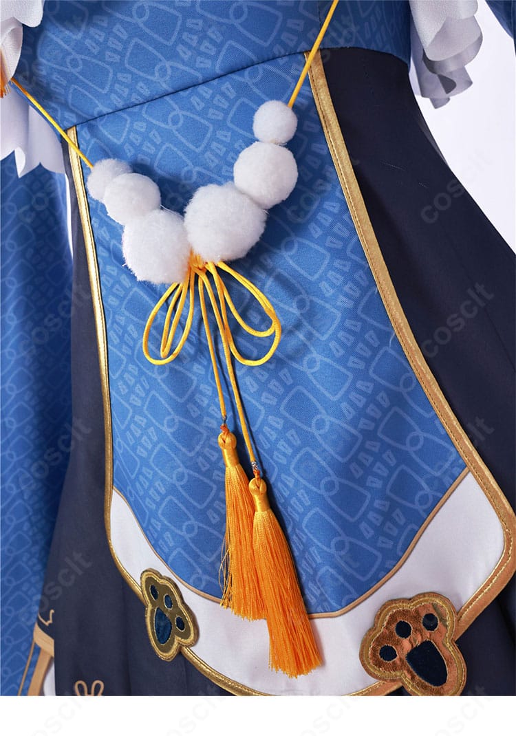 ウエスト装飾の近接。曲線的なモチーフと留め具の仕立てが確認できます。