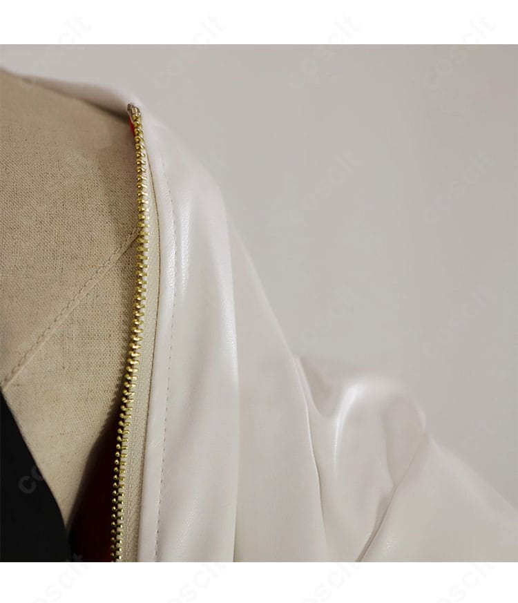 外套の襟元装飾ディテール。タオらしい意匠を丁寧なステッチで再現。