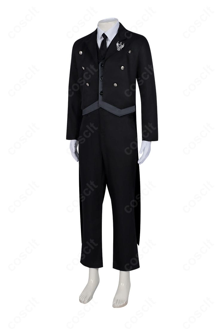 横から見たセバスチャン衣装。ウエストラインが締まるシャープなシルエットと外套の落ち感を強調。