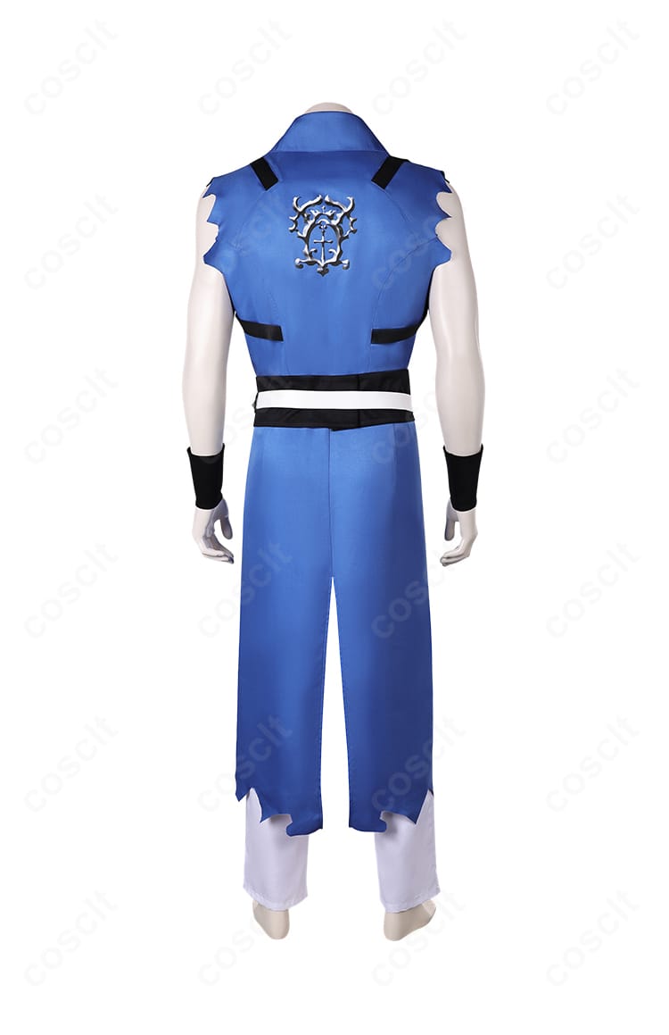 背面全景。背中の切り替えと装飾配置、裾のラインを強調した画像。