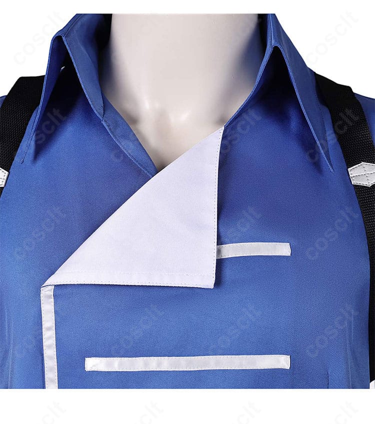 襟元の装飾クローズアップ。重厚なモチーフでリヒターらしい印象を再現。