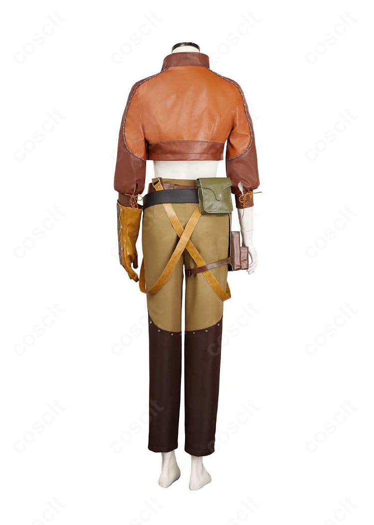 ジェマ コスプレ衣装の背面。コートの後ろ身頃とベルトの通し方、背面装飾の再現点。