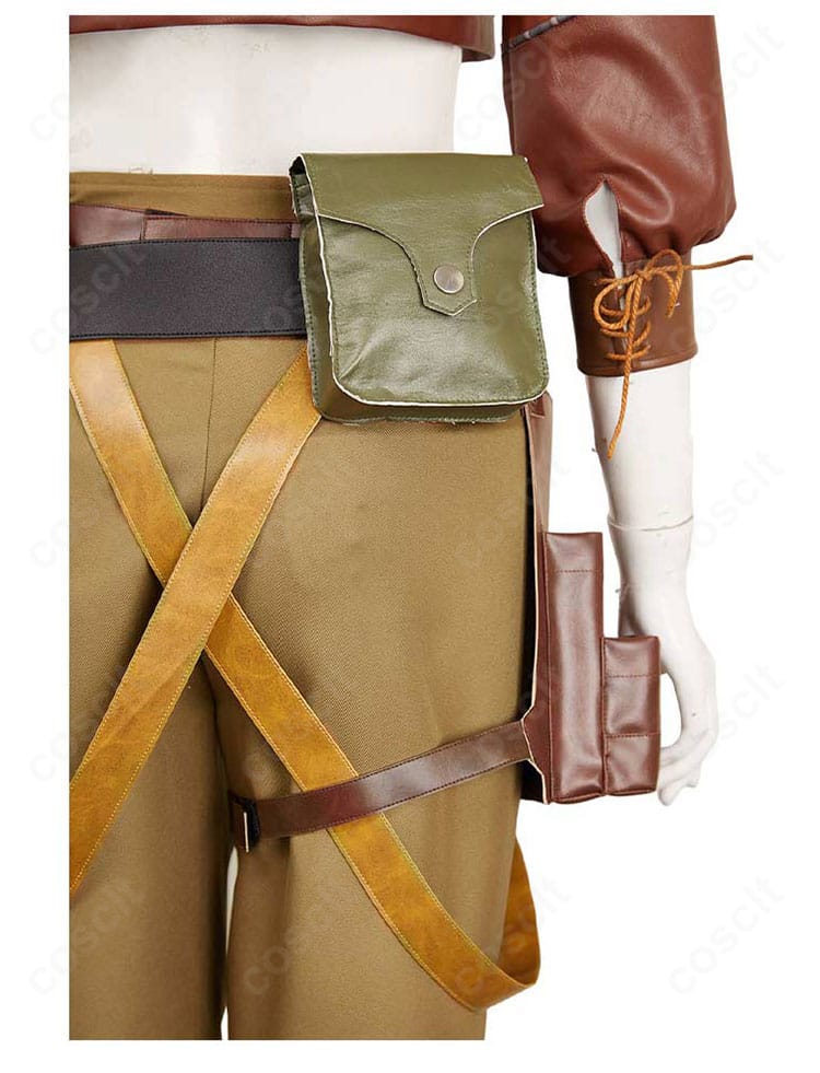 背面の腰帯装飾アップ。特徴的なパーツ形状と配列が分かる再現カット。