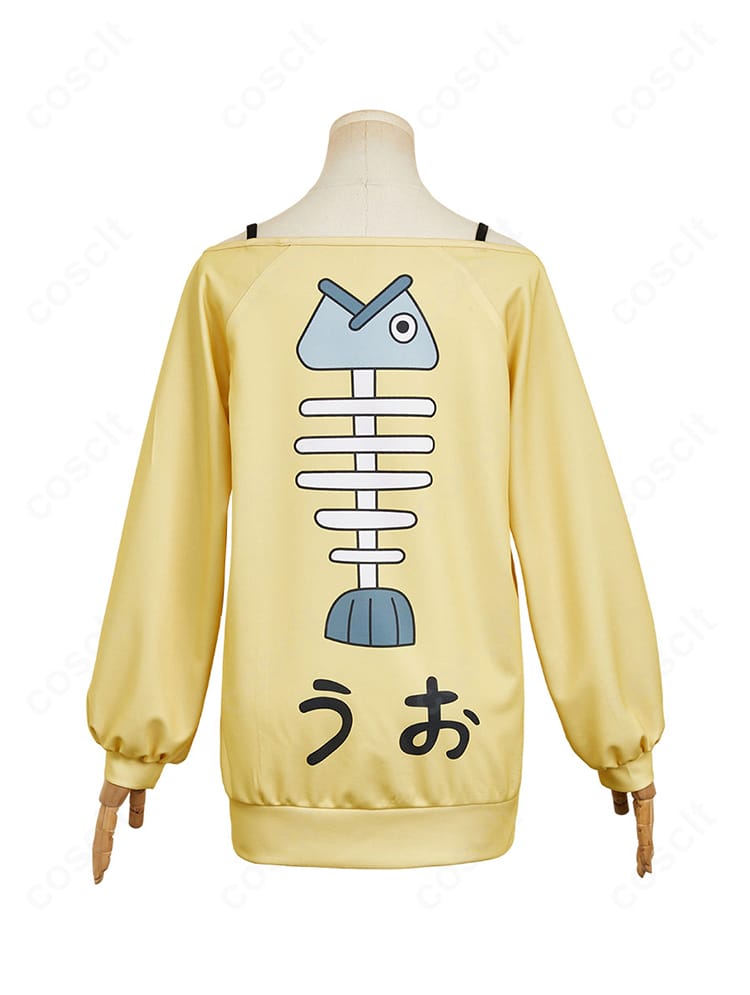 綾瀬桃コスプレ衣装の背面。背中の切り替えと裾のライン、背面シルエットの整いを示す写真。