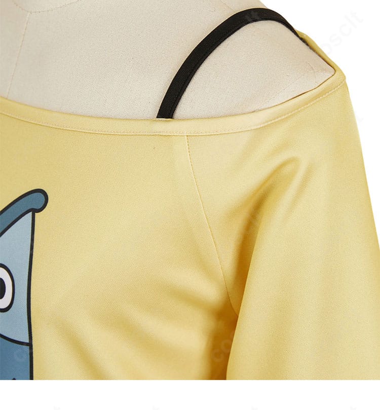 肩・袖の装飾ディテール。肩周りのパターンと袖口の意匠が分かるアップ画像。