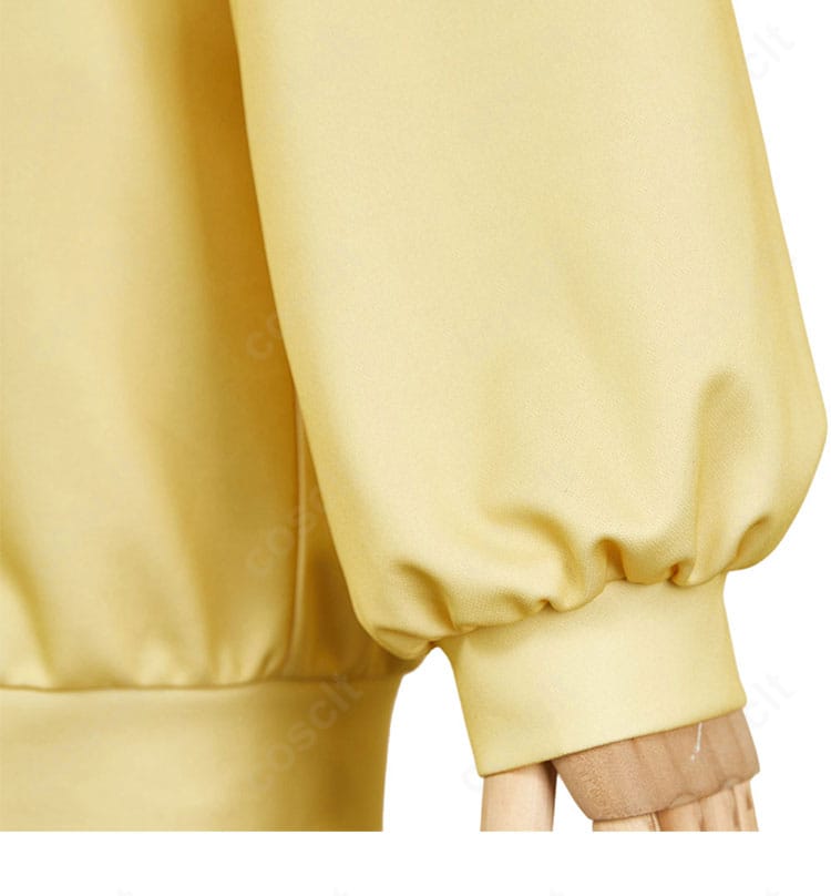 袖先のデザインとステッチワーク。清楚な印象を与える仕立ての丁寧さを示すクローズアップ。