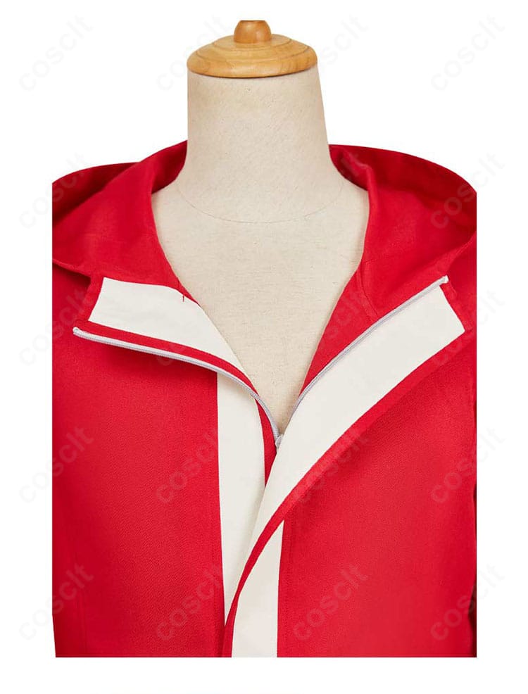 綾瀬桃コスプレコート襟元の精密装飾。見返しと飾りステッチが映える近接写真