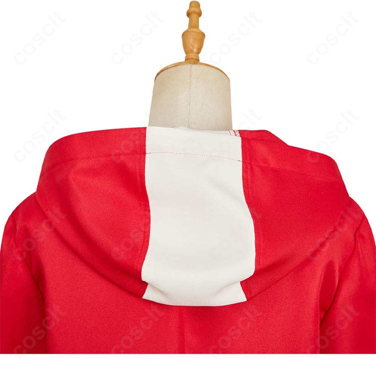 綾瀬桃コスプレコートのフード縁装飾。フード形状と縫い目の整いを示すカット