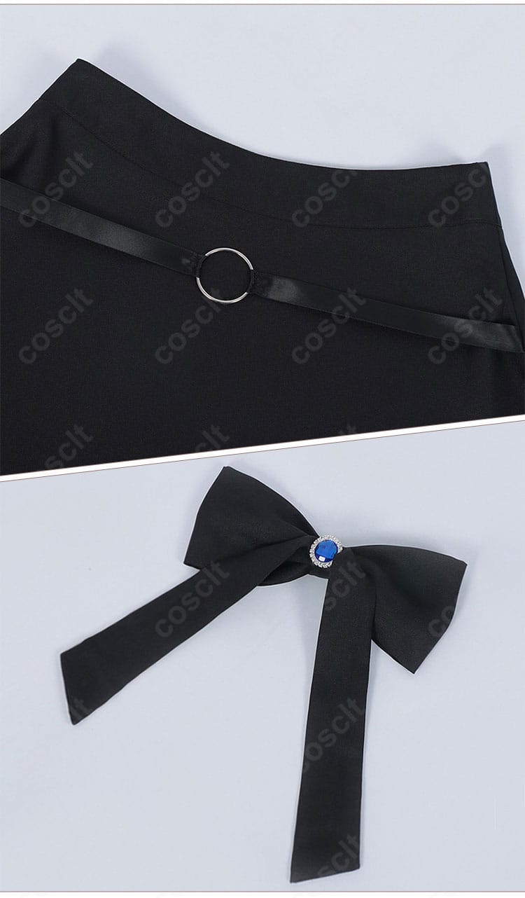 スカートと蝶ネクタイの接写。プリーツの表情と結び目の形、色のコントラストが映えるディテール。