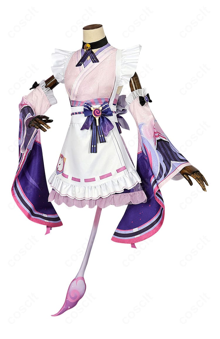 原神コスプレ衣装の側面。ウエストラインから裾までの美しいシルエットと精密な袖飾りが際立つ。