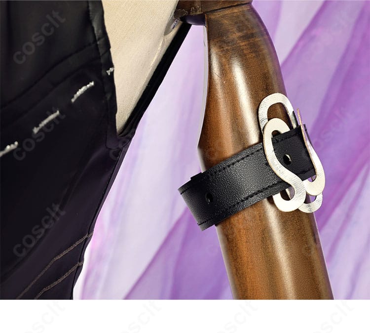 機械技師衣装 手首・腕周りの装飾。刺繍とパーツ配置でキャラクター性を強調。