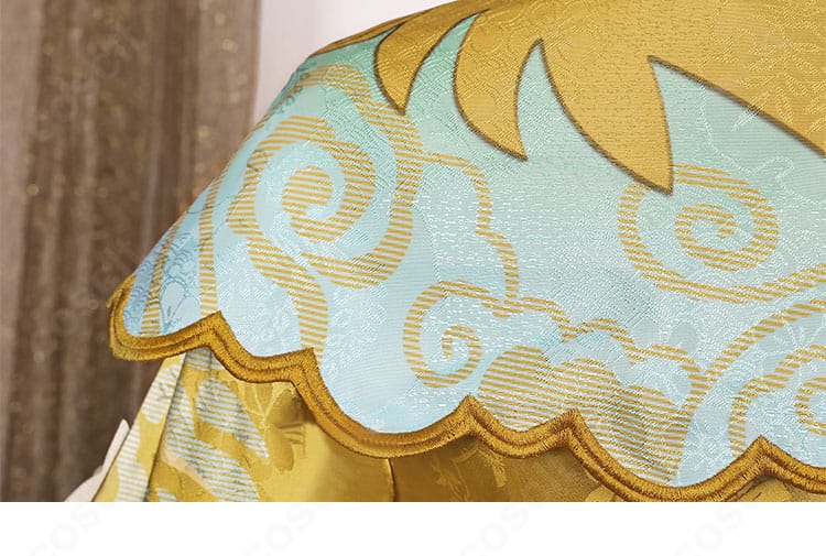 披肩(ショール)装飾のクローズアップ。元宵節テーマらしい華やかな意匠とエッジの仕立てを示す写真。