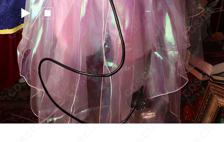 尻尾パーツのアップ：常闇トワ コスプレ衣装の象徴的テールの形状と取り付け仕様｜ホロライブ