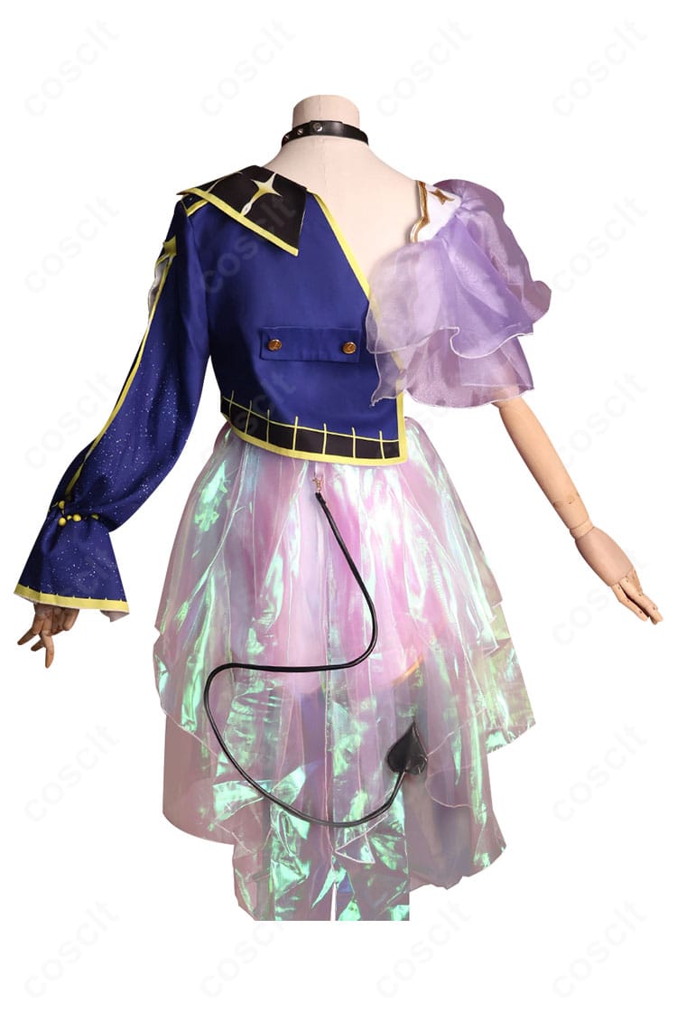 背面全身カット：常闇トワ コスプレ衣装の後ろ姿とコートの落ち感、尻尾の位置関係｜ホロライブ