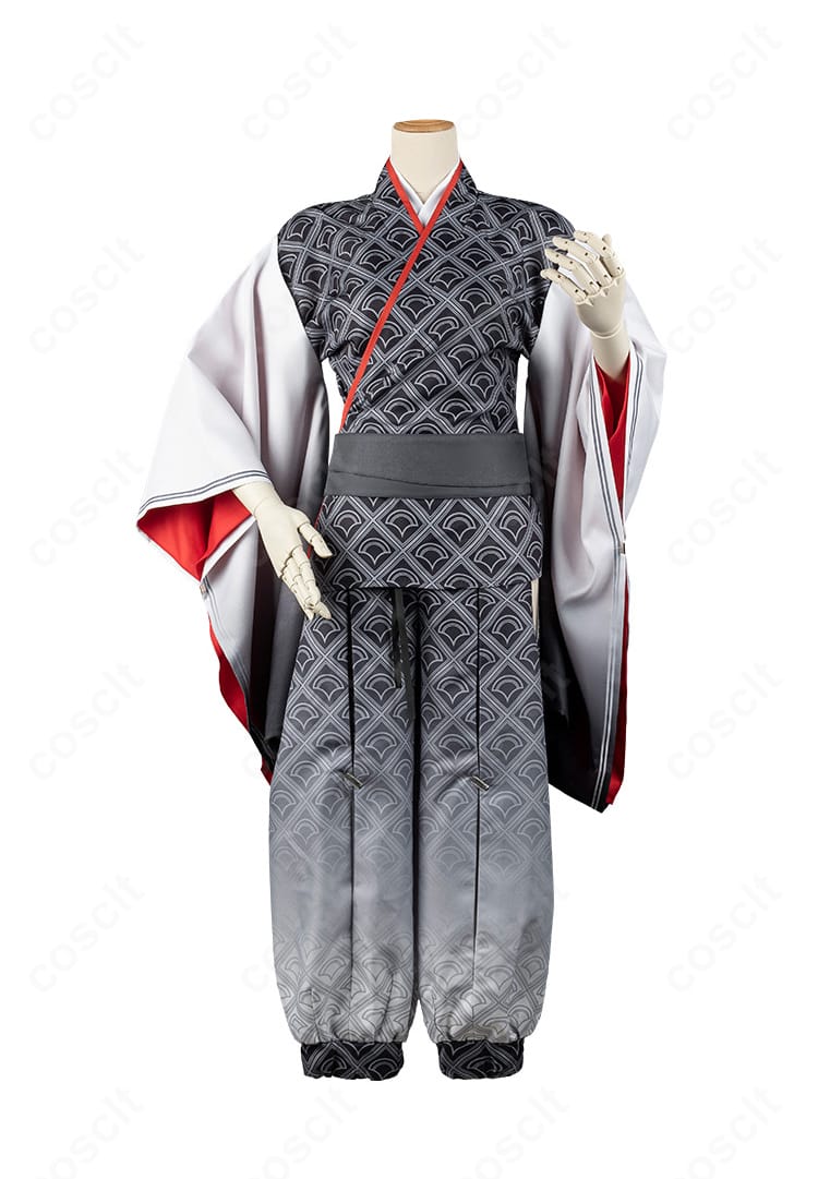 インナー正面の装飾アップ。胸元の意匠や留め具の質感を捉えたディテール画像。