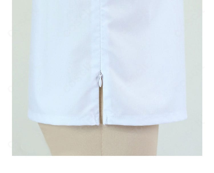 芙羽ここね春私服のチェーン装飾部分。軽量金具で撮影映えするアクセント。