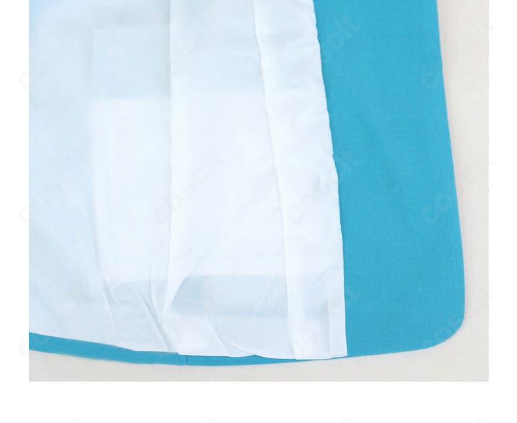 コート内側の装飾と仕立ての様子。裏側の始末まで美しく整えた設計。