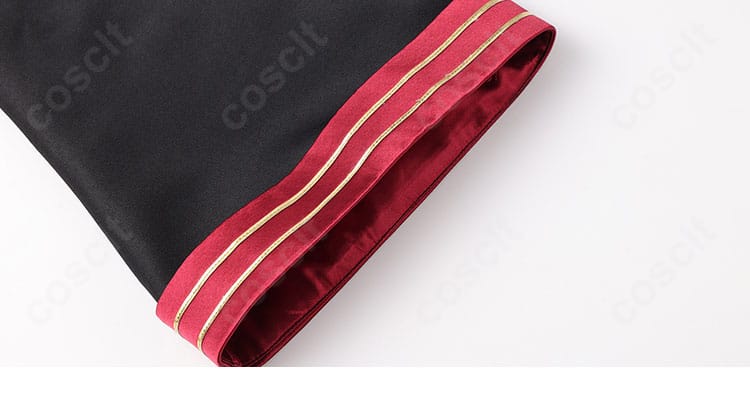 元宮チアキ コスプレ衣装のコート袖口ディテール。袖口の装飾と形状でクールな印象を強調。