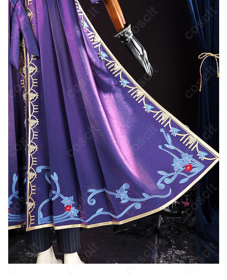 外套裾の装飾ディテール。縁取りとヘムラインの美しさが伝わる画像。