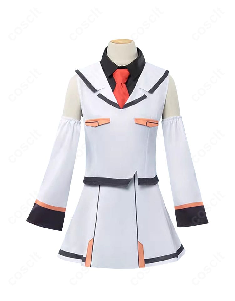 『プラスティック・メモリーズ』アイラ 制服コスプレの正面全体像。端正なラインとハリ感が映えるデザイン。