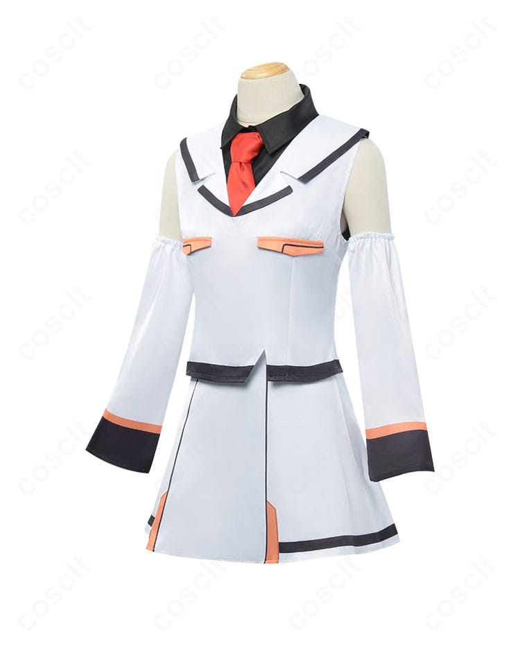アイラ 制服コスプレの側面ビュー。身体に沿う美しいシルエットと袖の収まりを確認。