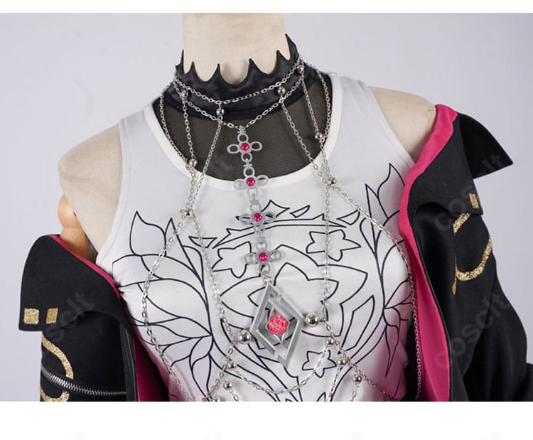 ネックレスなど頸元アクセサリーの接写。デザインモチーフと質感が分かるディテール。