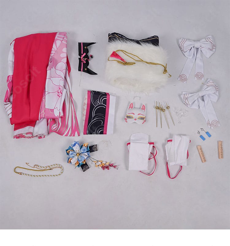 セット内容の展示。衣装本体と付属小物の構成と配置を分かりやすく提示。