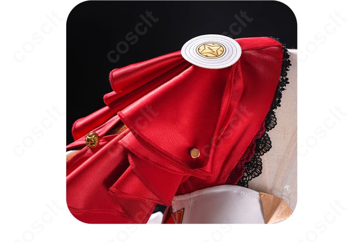 肩袖パーツのディテール。縁取りと装飾の固定方法、ステッチの丁寧さを示す写真。