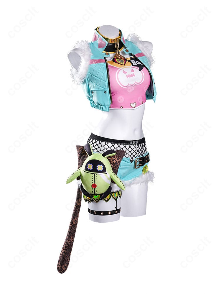 ニコ・デマラ衣装 右側面。ベルトや太もも飾り、レッグカバーのラインが見える詳細