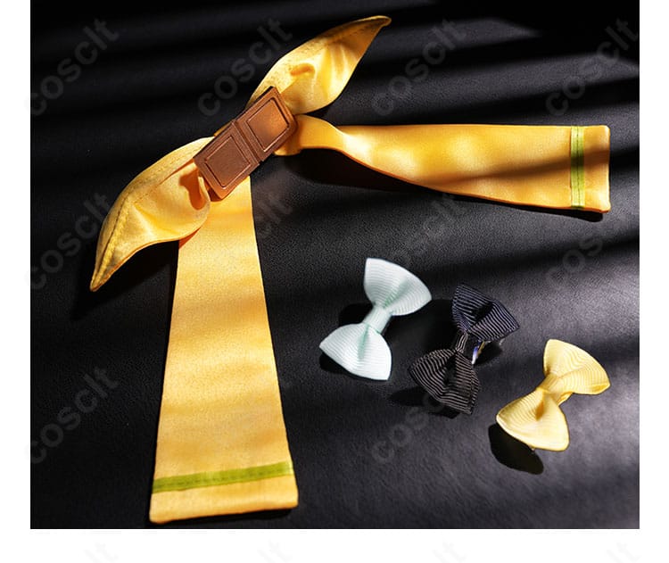 髪飾りの近接画像。モチーフ形状と留め具の仕様が分かるカット