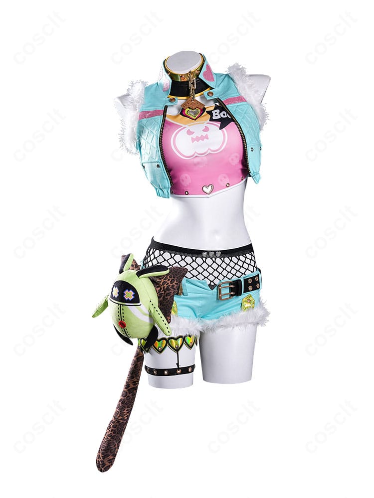 ニコ・デマラ コスプレ衣装の正面全体。コートとトップス、ベルト配置を確認できる画像